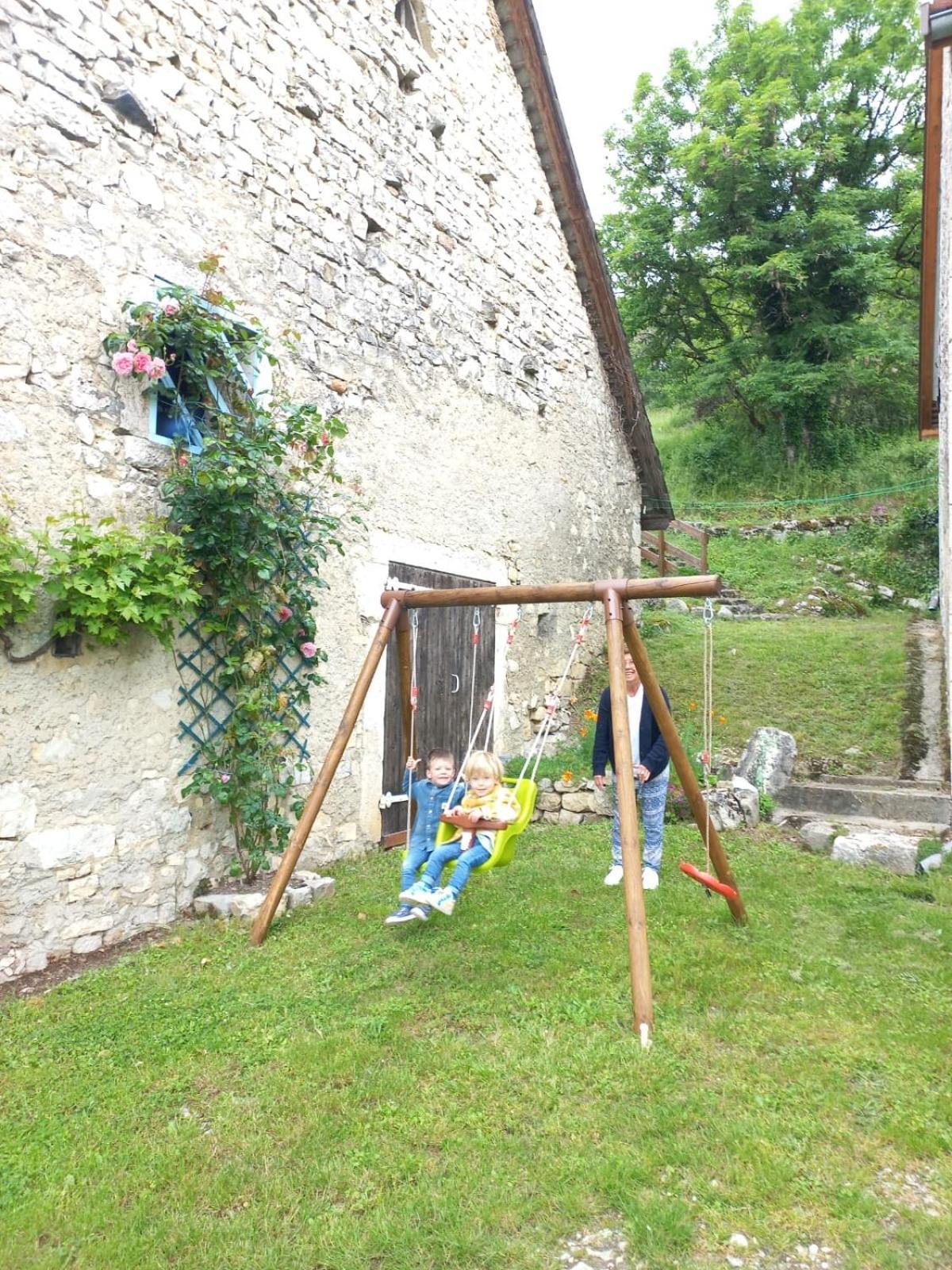 Chambres D'Hotes Des Deux Lacs Ceyzerieu Luaran gambar